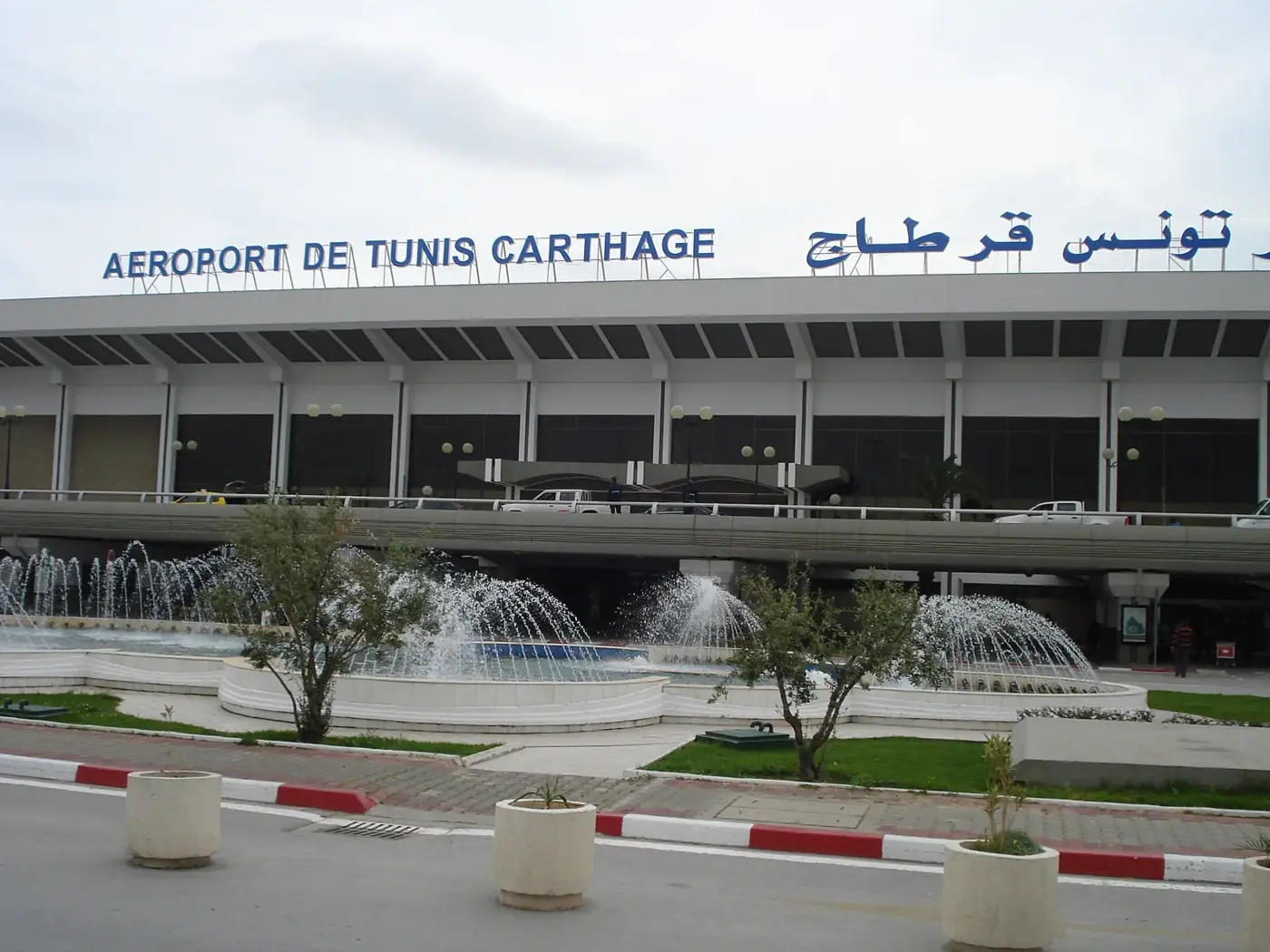 Ingresso dell’aeroporto internazionale di Tunisi-Cartagine