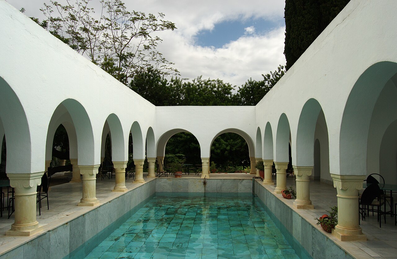 La piscina e le arcate di Dar Sebastian ad Hammamet