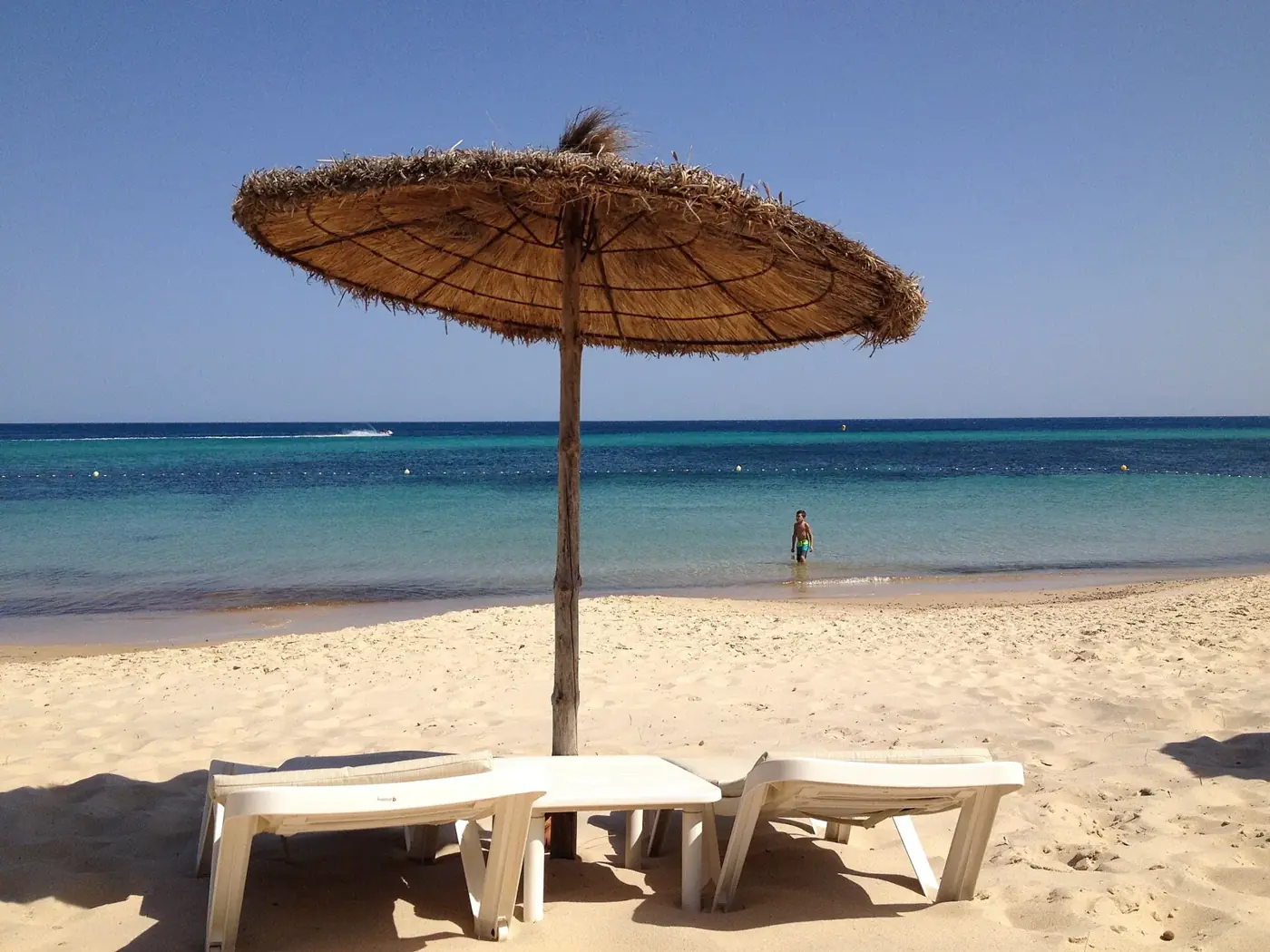 Ombrellone sulla spiaggia di Hammamet in estate